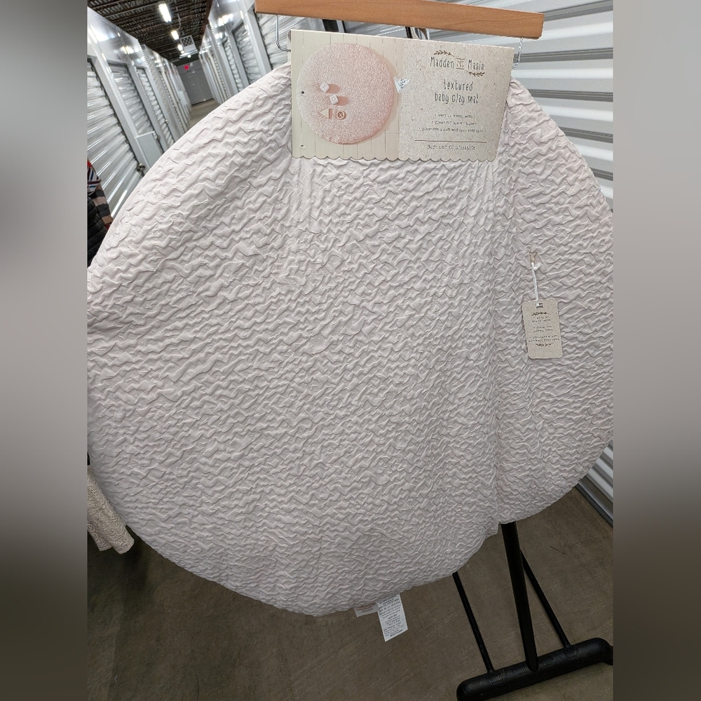 Round Textured Baby Play Mat in Blush Pink - Soft Play Surface - Picture 4 of 4